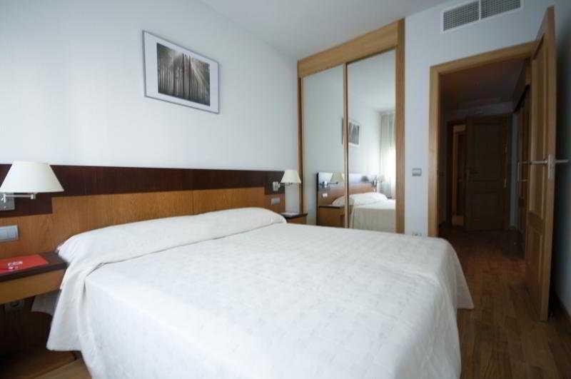 מדריד Suites Kris Aeropuerto מראה חיצוני תמונה