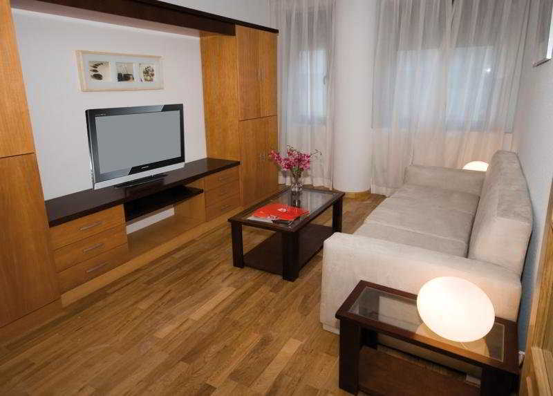 מדריד Suites Kris Aeropuerto מראה חיצוני תמונה